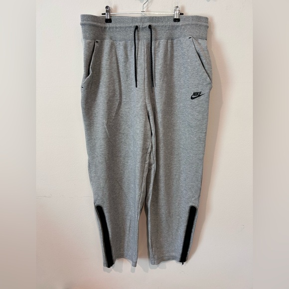 NIKE Sportswear Tech Fleece Sweatpants - Picture 1 of 10